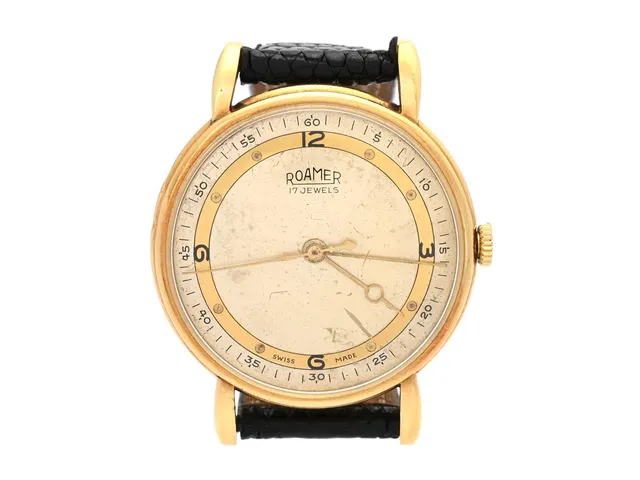 ROAMER, herrur, 33,5 mm, Cal MST 371, Boett nr. 928/2308, 18K guld, manuell, plexiglas, skadad urtavla, skadad boett (böjda bandhorn), läderband, ca 1955.