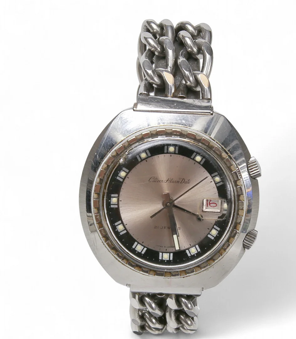 CITIZEN ALARM DATE, stålboett, manuellt urverk, dubbla uppdragskronor, omkring 1970. — Wristwatches — Limhamns Auktionsbyrå