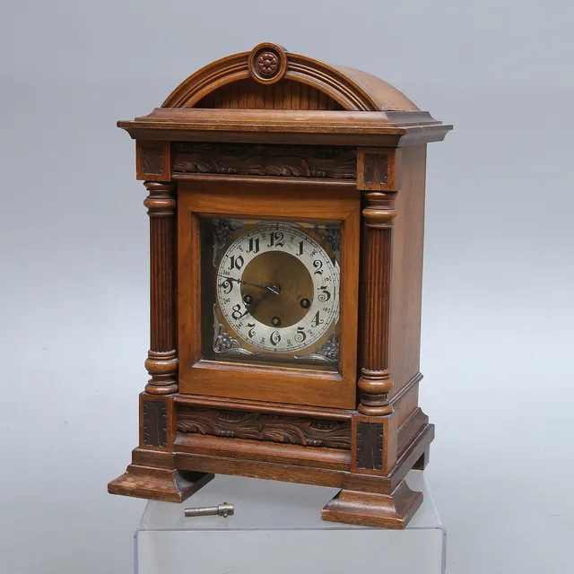 BIBLIOTEKSUR, urverk Junghans B05, tidigt 1900-tal.