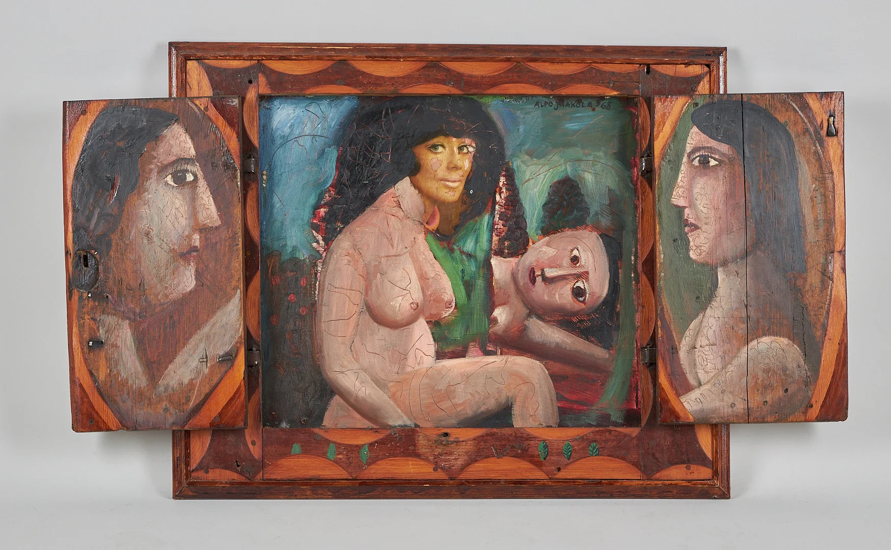 ALPO JAAKOLA. "Äldre treenighet", signerad samt daterad -68, olja på pannå, väggrelief/skåp. — Paintings — Stockholms Auktionsverk Helsinki