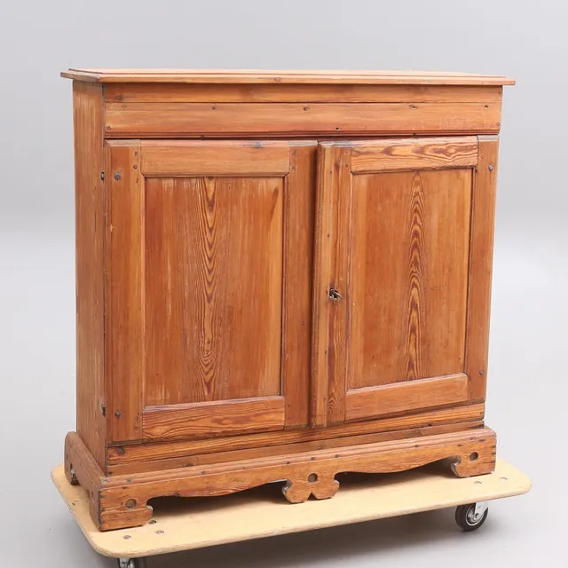 SKÄNK, furu, 1800/1900-tal.