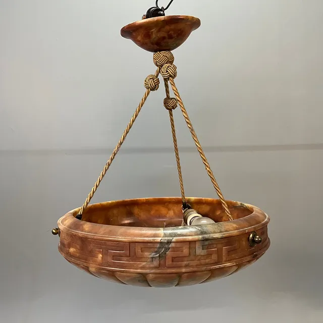 TAKAMPEL, alabaster, 1900-talets första hälft.