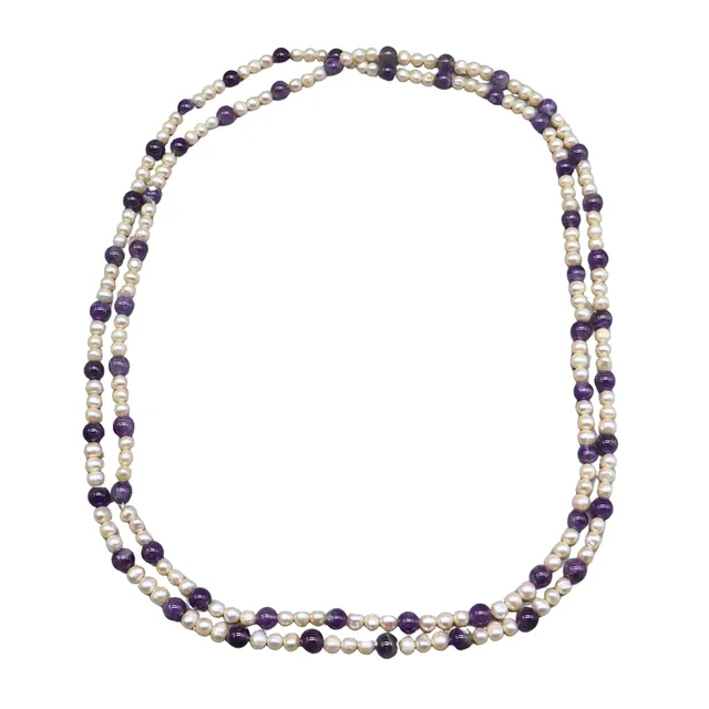 LANGE PERLENKETTE MIT AMETHYST-PERLEN.