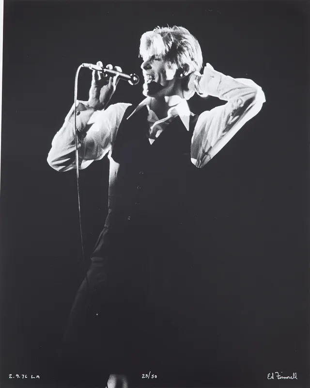 ED FINNELL (USA/SVERIGE, FÖDD 1956). David Bowie som "The Thin White Duke", Los Angeles, 9 februari 1976, "Station to Station Tour'', signerad Ed Finnell, numrerad 23/50.