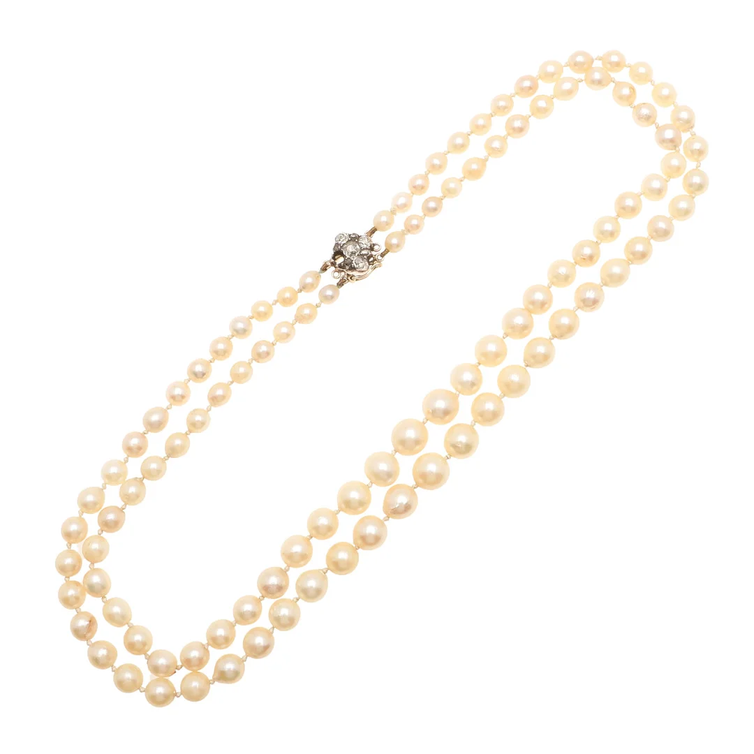 A TWO ROW GRADUATED CULTURED PEARL NECKLACE. — Necklace — Lawrences Auctioneers