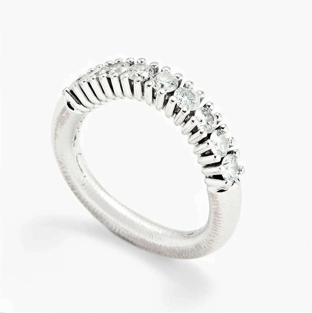Lynggaard, Ole — Ring med diamanter Love — Smykker/Smykker — Blomqvist