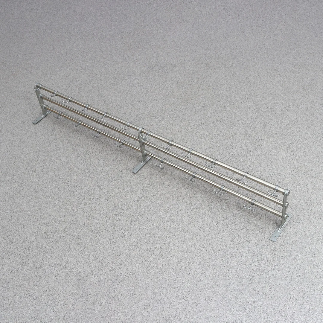 GUNNAR BOLIN. HATTHYLLA. Aluminium och förnicklad metall. "Nostalgi". 1940/50-tal. — Cupboards, Cabinets & Shelves — Skånes Auktionsverk