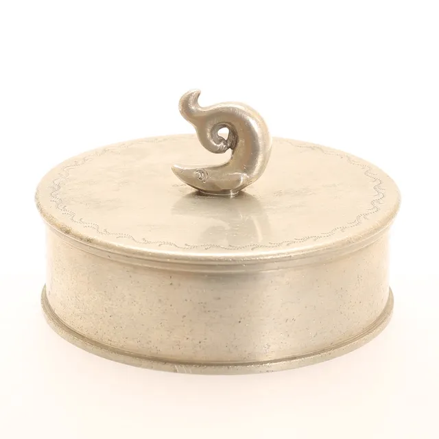 DOSA med lock, Firma Svenskt Tenn, Stockholm 1928.