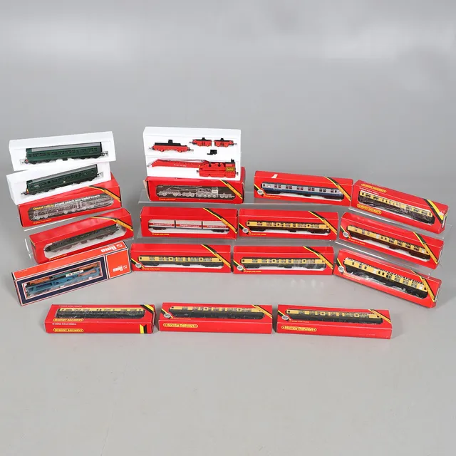 HORNBY BOXED COACHES & OTHER ITEMS.