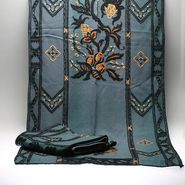 GARDINLÄNGDER, 2 st, allmogestil, 1900-tal.