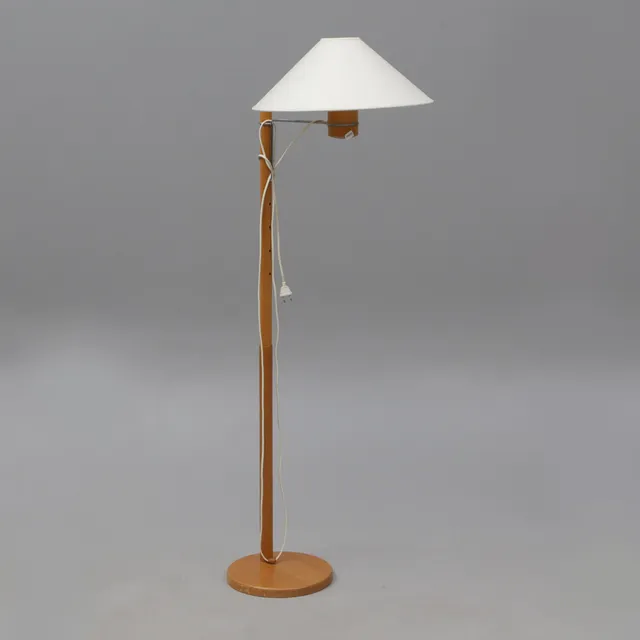 GOLVLAMPA, trä.