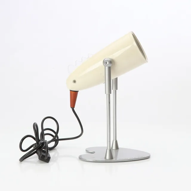 OLLE ANDERSSON. BORDSLAMPA. Lackerad metall. "Bird". LampGustaf AB. Samtida tillverkning.
