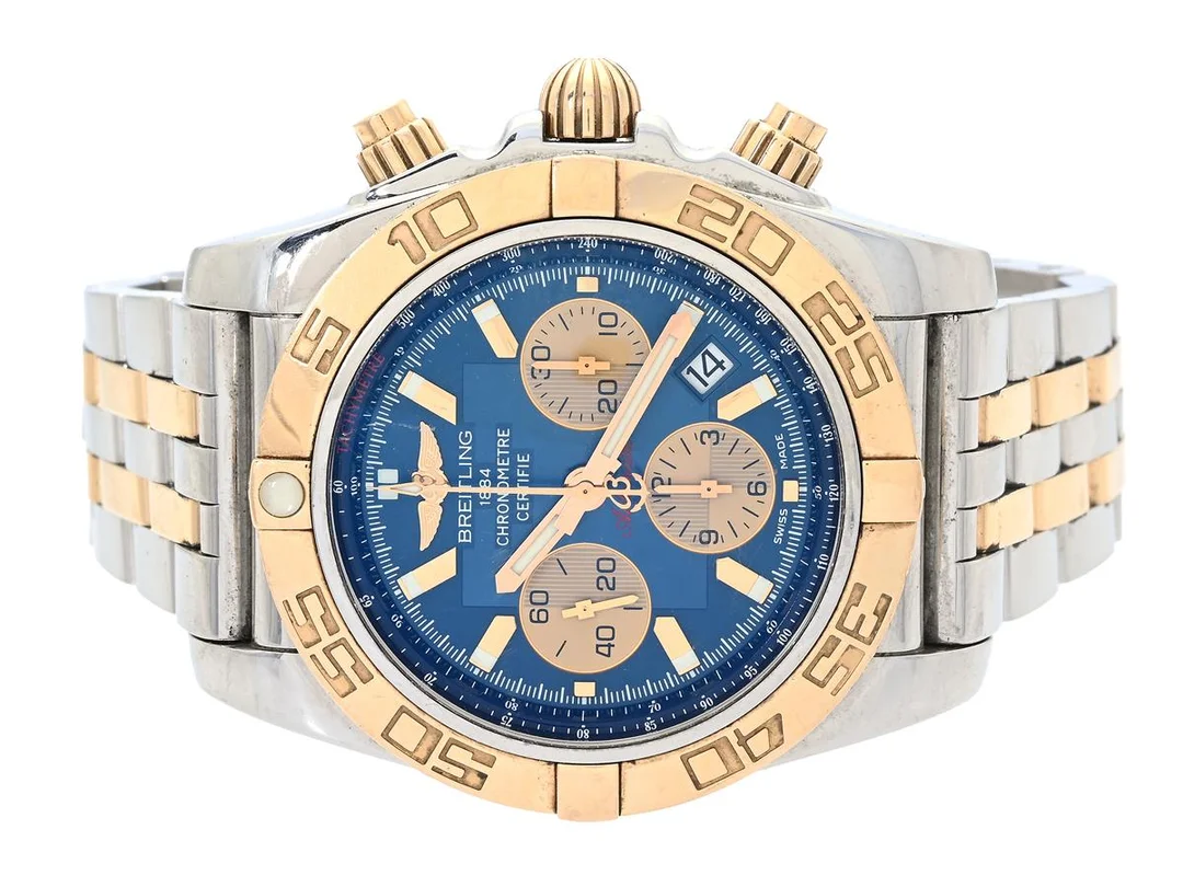 BREITLING, Chronomat 44, Chronometre, "Tachymetre", Cal B01, Verk nr. 3132014, Serie nr. 3237114 , Ref nr. CB0110, Boett nr. 0321B4, kronograf, herrur, 44 mm, stål/rosa guld, automatisk, safirglas (fördjupad info), datum, OBS: utbytt urverk (nytt serienummer samt mellanboett), Pilotlänk (stål/rosa guld), viklås, Ref nr. W3118/388C, ca 2018. — Klockor/Breitling — Kaplans