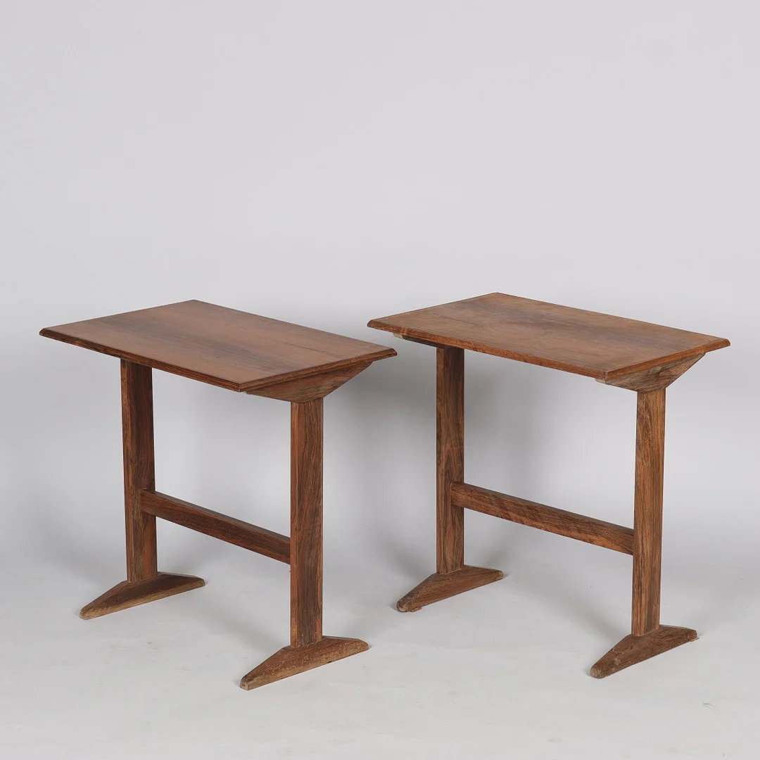 Et par sideborde af palisanderfinér, Danmark, 1900-tallets anden halvdel (2). — Other — Palsgaard Kunstauktioner