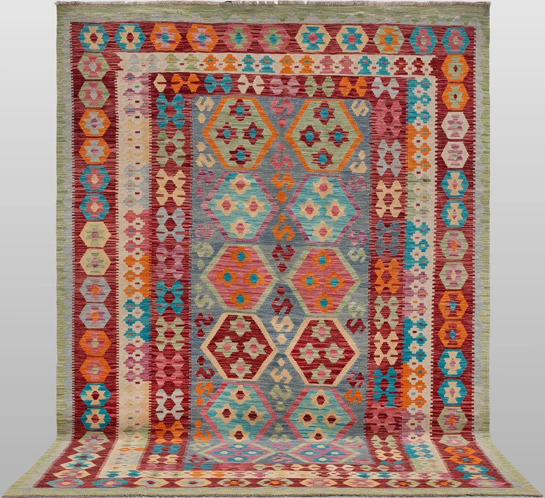 KELIM, klassisk design. — Oriental Carpets & Textiles — Kalmar Auktionsverk