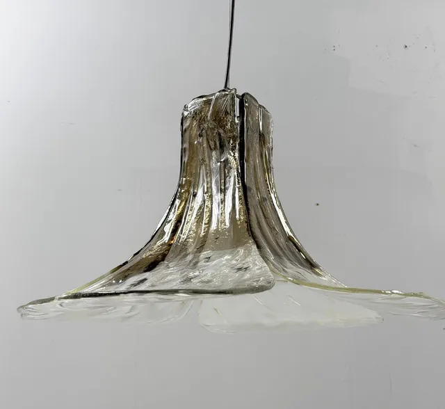 CARLO NASON. Blumenförmige Murano Deckenlampe/Hängelampe von Carlo Nason für Mazzega, 1970er Jahre.