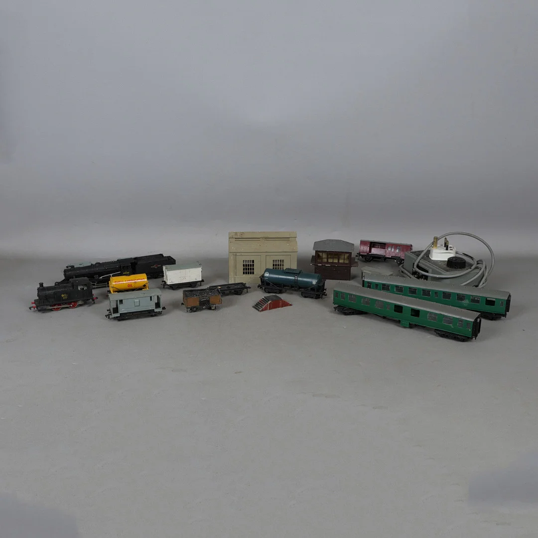 A COLLECTION OF MODEL LOCOMOTIVES AND ACCESSORIES (QTY). — Model railways — Bishop & Miller