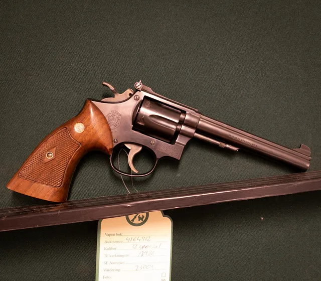 Smith & Wesson Modell 14 Kaliber .38 special Tillv.nr. 73986.