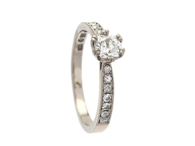 RING, 18K vitguld, gammalslipad diamant ca 0,35 ct, åttkantslipade diamanter, Guldsmide by Lannerholt AB, Stockholm 2018, stl 15,75 mm, vikt 2,3 g.