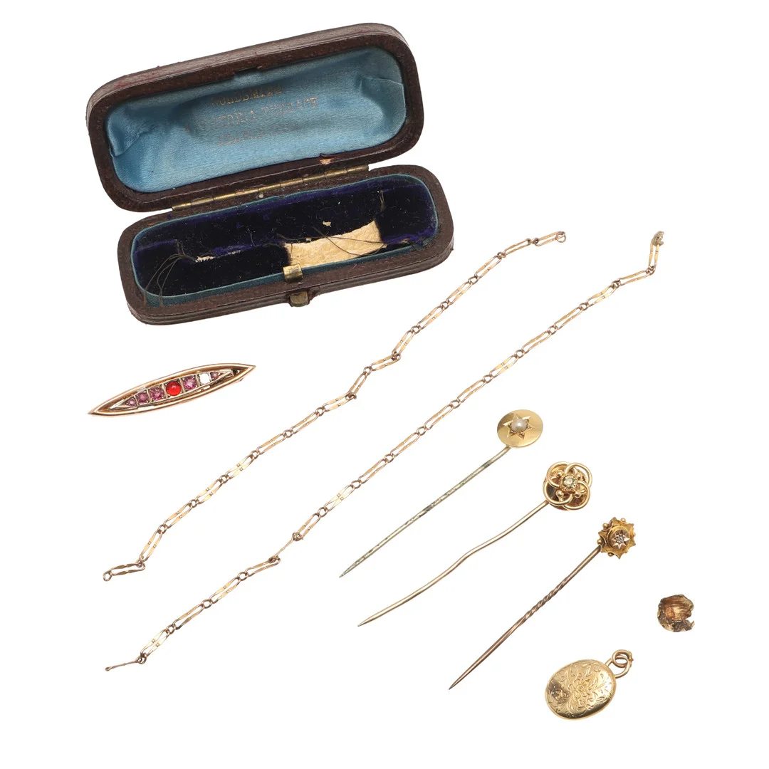 THREE GOLD STICKPINS, A GOLD BROOCH ETC. — Objet de vertu & Miscellaneous — Lawrences Auctioneers