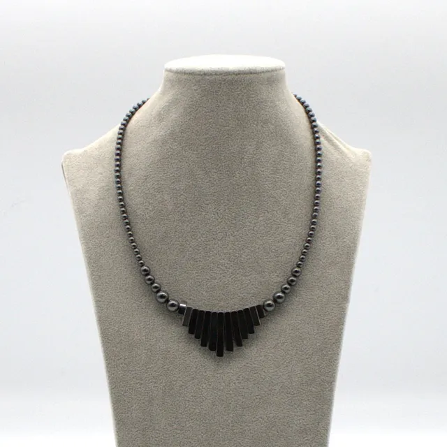 VINTAGE HÄMATIT COLLIER. HANDARBEIT.