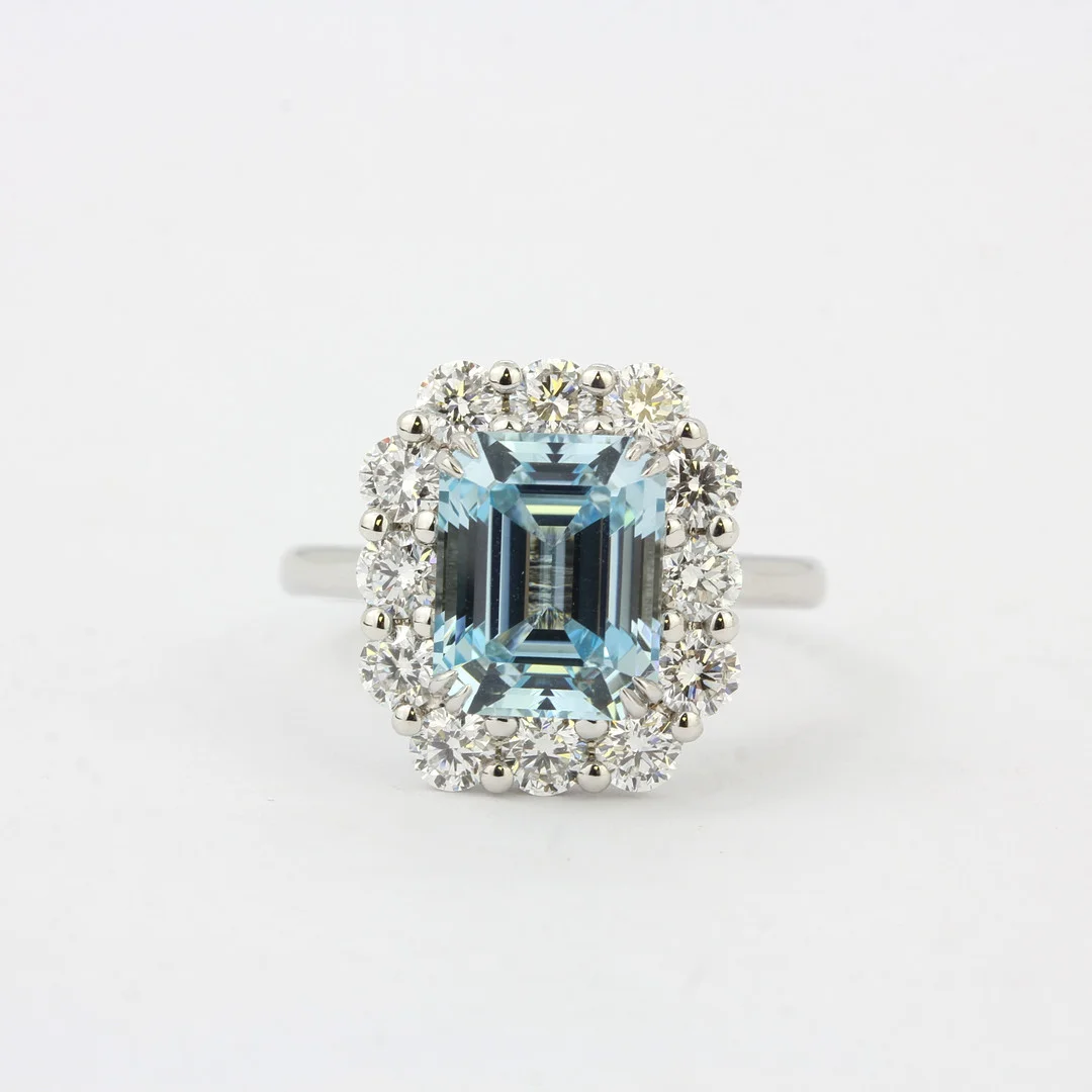 AQUAMARINE AND DIAMOND CLUSTER RING. — Rings — Chalkwell Auctions