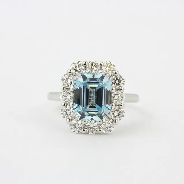 AQUAMARINE AND DIAMOND CLUSTER RING.
