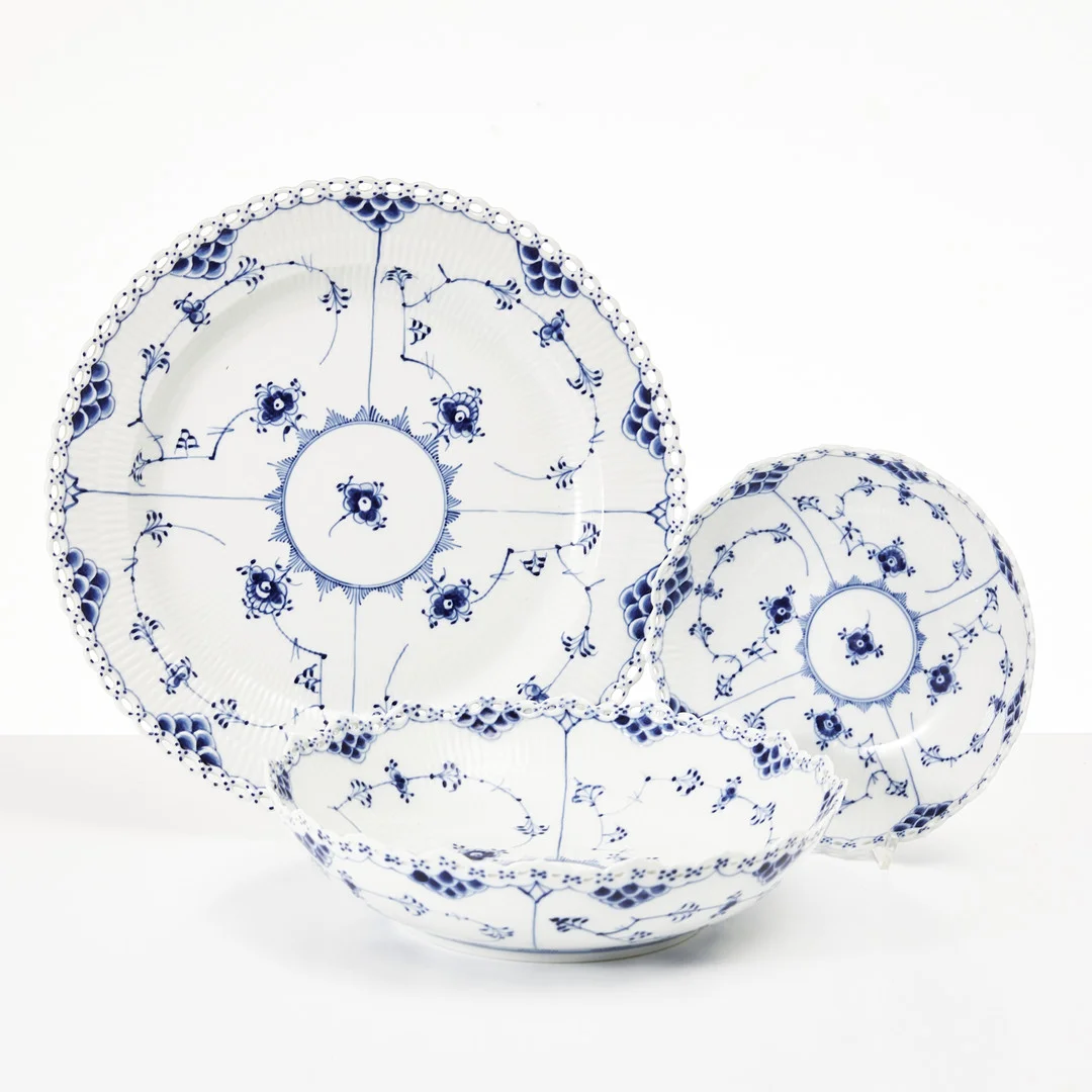 ROYAL COPENHAGEN, "Musselmalet", helblond, servisdelar, 3 dlr, Danmark. — European — Stockholms Auktionsverk Magasin 5