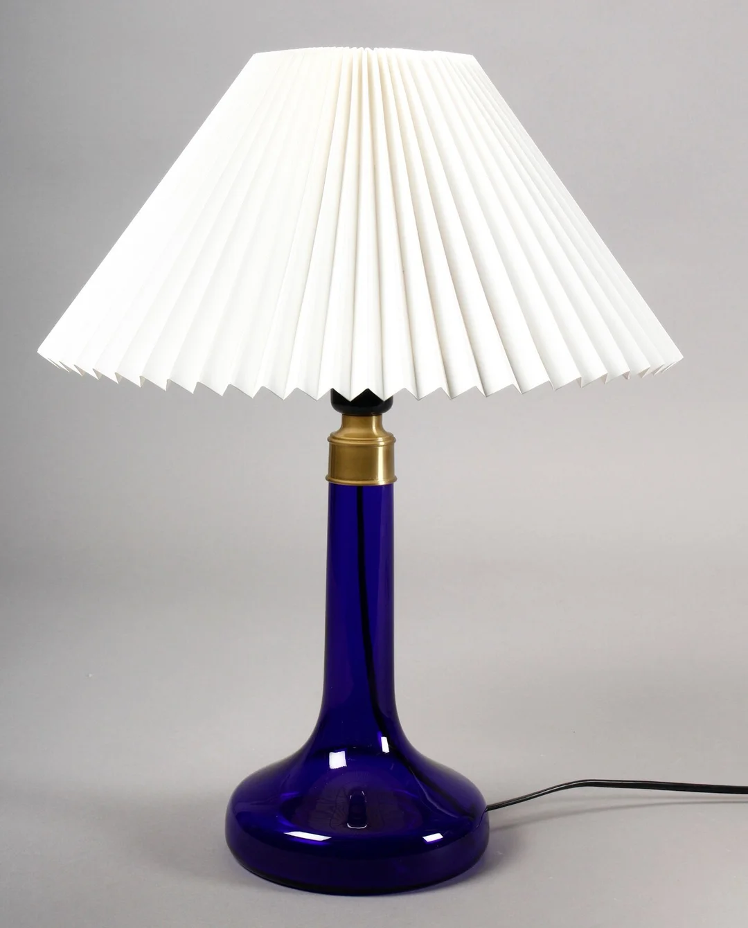 Gunnar Biilman-Petersen for Le Klint / Holmegaard. Bordlampe, model 343 — Lamps and lighting/Table lamps — Lauritz