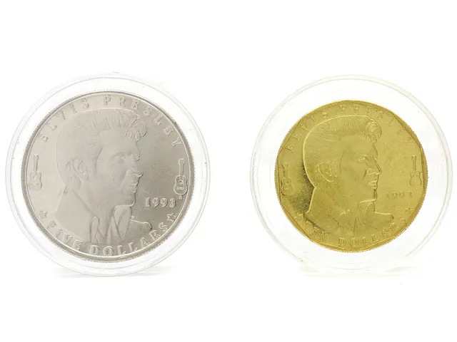 2 MYNT, metall, 5 / 10 Dollar, 1993, Marshallöarna, kvalité ca 0, Elvis Presley.