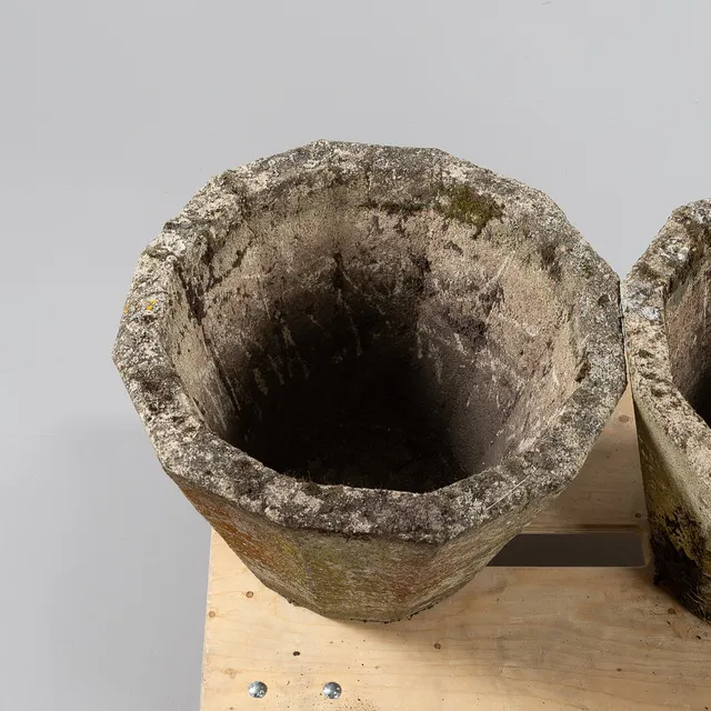 YTTERFODER, ett par, gjutcement, 1900-talets andra hälft.