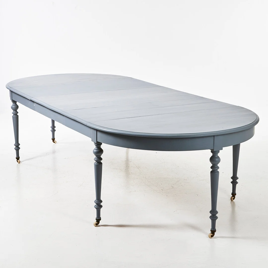 MATBORD, 1800-talets andra hälft, bemålat, svarvade ben, hjultrissor. — Tables — Stockholms Auktionsverk Magasin 5