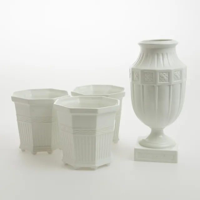 URNA SAMT YTTERFODER, "Waldemarsudde", design prins Eugen, Gustavsberg.
