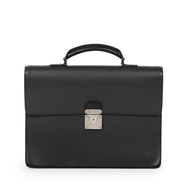 LOUIS VUITTON. Dokumentmappe “Neo Robusto” mappe af sort Taiga læder.