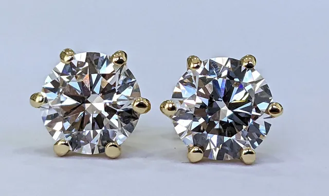 Solitaire earrings with laboratory-created diamonds, approx. 6.91 ct.