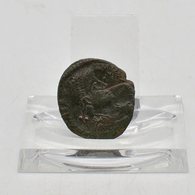 GRATIANUS (367-383) ANTIKE RÖMISCHE MÜNZE, BRONZE MIT DUNKLER PATINA, DM CA. 24MM.