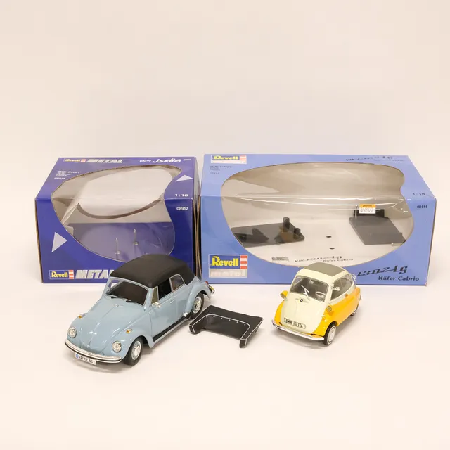 REVELL. TVÅ MODELLBILAR. ISETTA OCH BEETLE. SKALA 1:18.