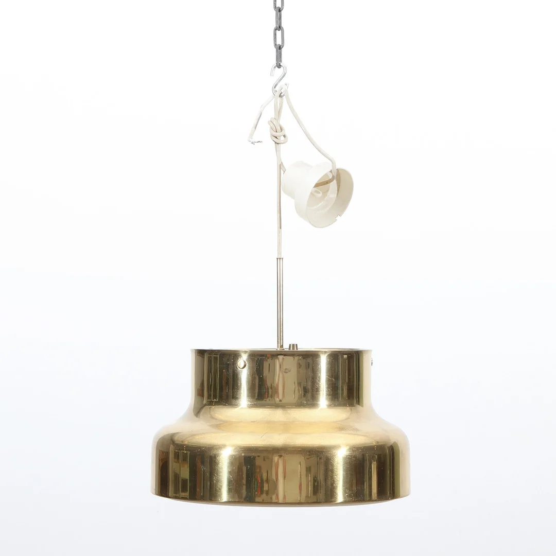 ANDERS PEHRSON. TAKLAMPA. Mässingsfärgad metall. Ateljé Lyktan, Åhus. "Bumling". — Ceiling lights — Skånes Auktionsverk