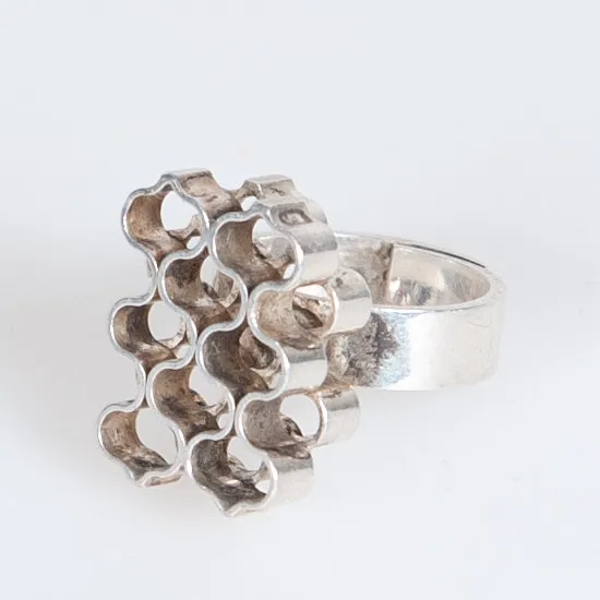 ELIS KAUPPI. Ring, silver, Kupittaan Kulta, Åbo, Finland.