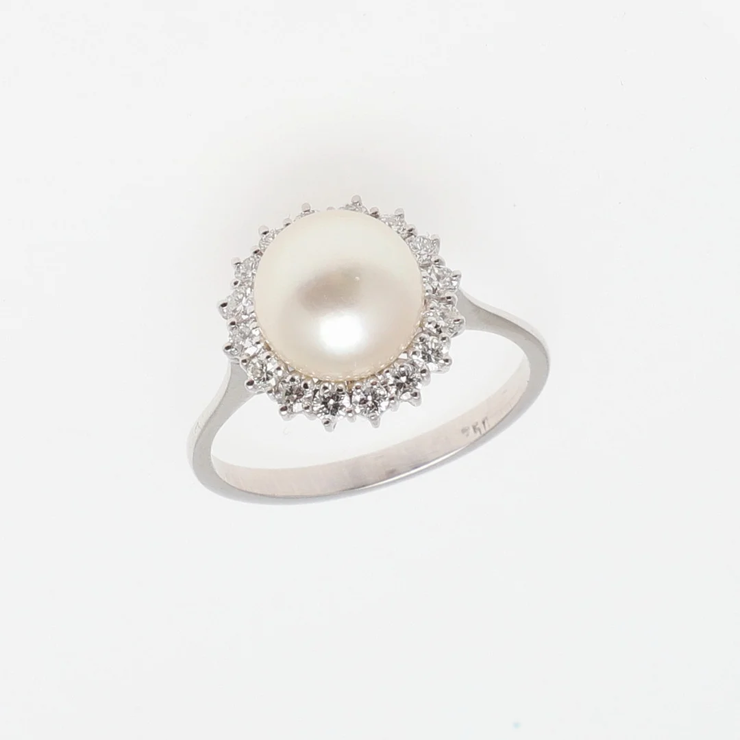 A CULTURED PEARL AND DIAMOND CLUSTER RING. — Rings — Lawrences Auctioneers