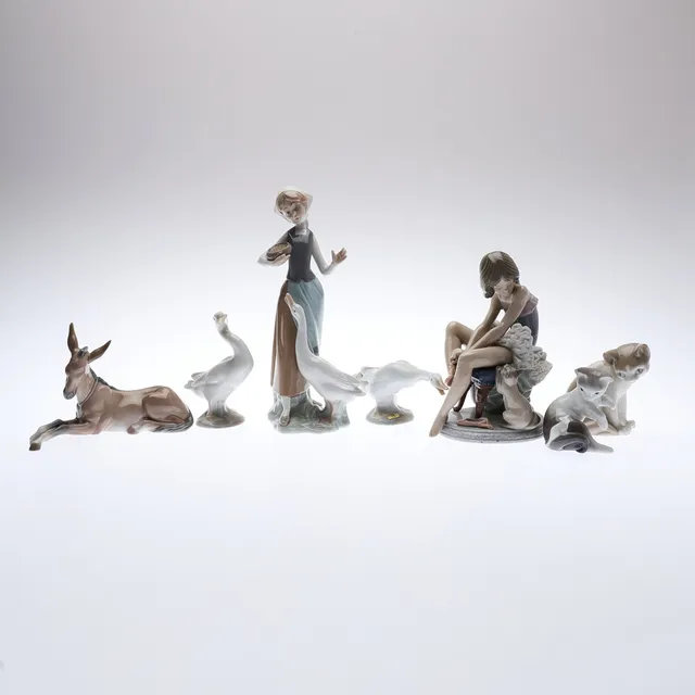 2 LLADRO PORCELAIN FIGURES, 4 MODELS, AND ANOTHER. (7).