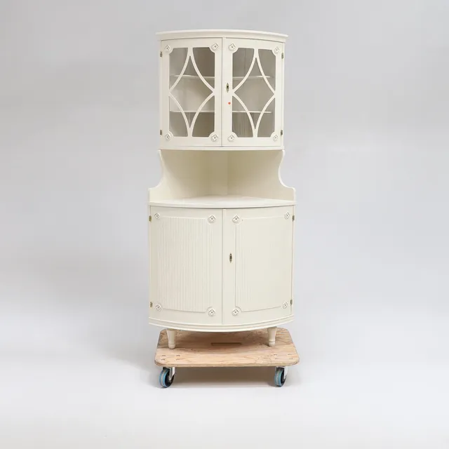 HÖRNSKÅP, gustaviansk stil, 1900-tal.