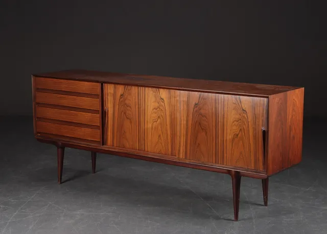 Omann Junior for Omann Jun.'s Møbelfabrik. Low rosewood sideboard, model no. '18'