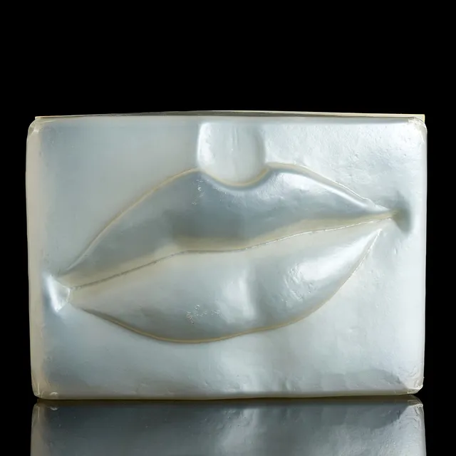 HERTHA HILLFON. Skulptur, mun/läppar, plastrelief, 1970-tal.