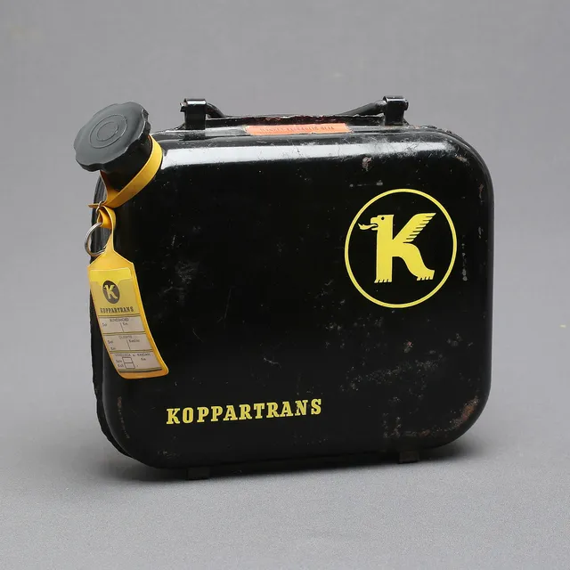 KOPPARTRANS bensindunk, plåt, svart med gul text.