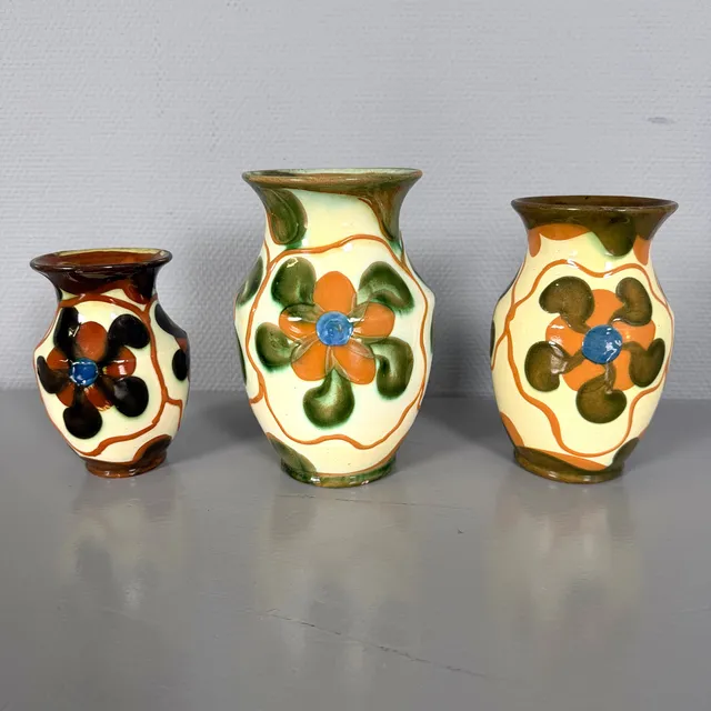 VASER, 3 st, glaserat lergods, Andersson & Johansson, Höganäs.