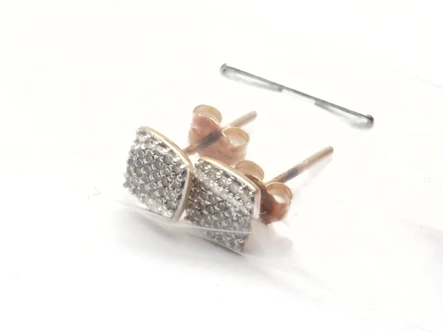 Örhängen 14K 1,1g med åttkantslipade diamanter 64xca.0,005ct