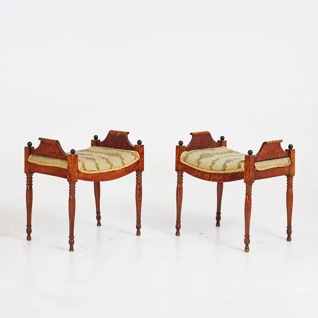 TABURETTER, 1-par, 1800-talets andra hälft, bonad björk, broderade sitsar.