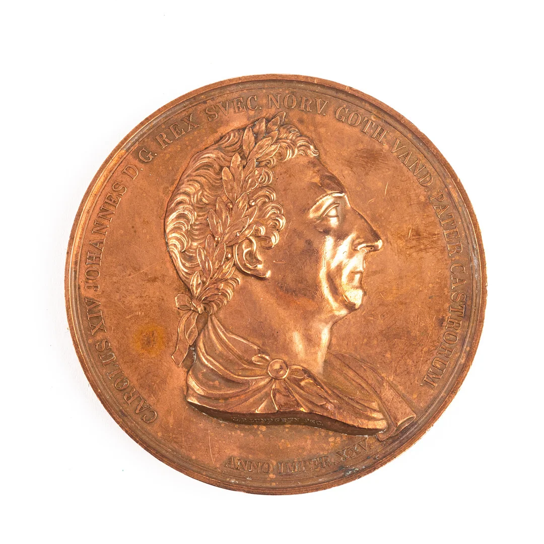 MEDALJ, brons, Karl XIV Johan, 25-årigt regeringsjubileum, Et Virtus Belli et Sapientia Pacis, 1843. — Orders & Medals — Auktionshuset Kolonn