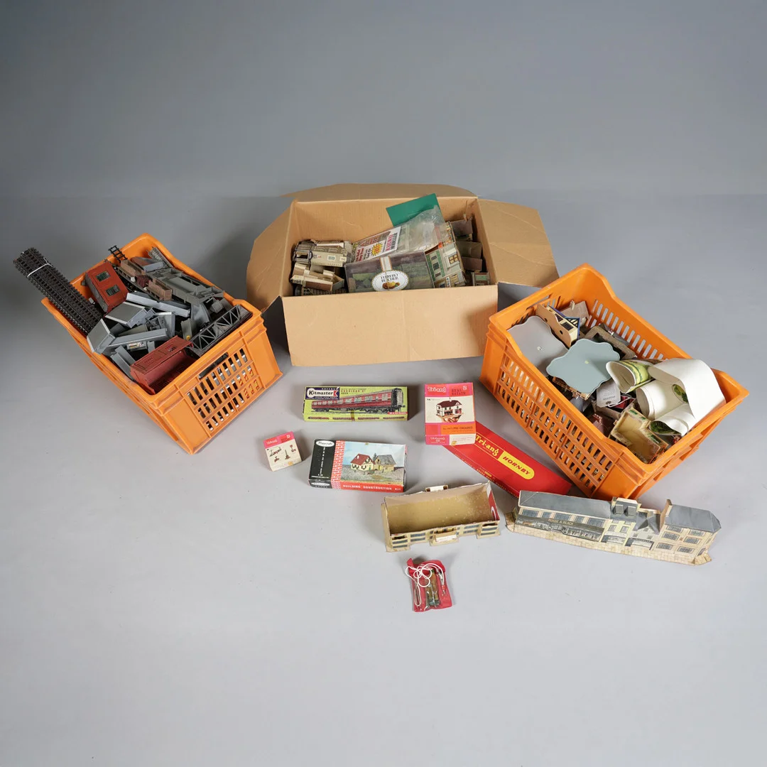 A COLLECTION OF 00 GAUGE MODEL RAILWAY TRACK AND LAYOUT (QTY). — Toys — Bishop & Miller